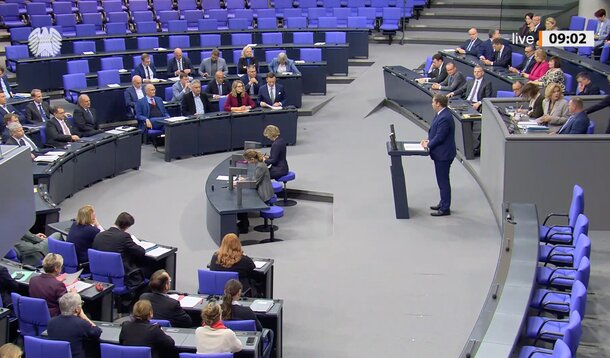 Wer sagt was über den Ausschluss der Selbstständigen?: Bundestagsdebatte über Aktivrente