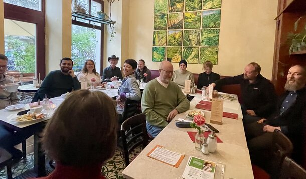 Wirtschaftstreff, Kundengewinnung und KI im April: Coffee & Connect