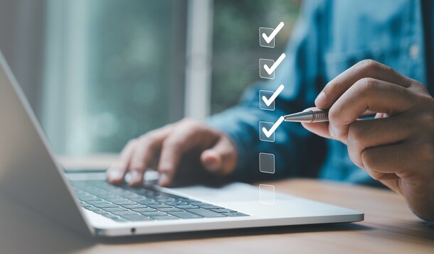 Checkliste und Vergleichstabelle - jetzt mit mehr als 40 Produkten: Mit diesen Tools bereitest du dich perfekt auf die E-Rechnung vor