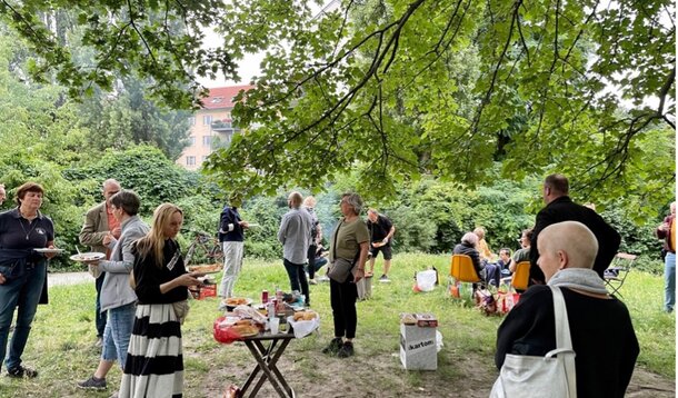 BYO-Sommergrillen des VGSD Berlin-Brandenburg: Lockere Atmosphäre und leckeres Essen im grünen Berlin