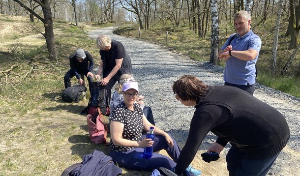 In der April-Sonne: Wanderung durch die Döberitzer Heide