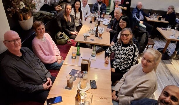Volles Haus in Düsseldorf mit wertvollen Austausch : Stammtisch im Café Weise