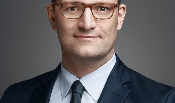 „Ohne Vernunft, falsch und gefährlich“: GKV-Spitzenverband kritisiert Gesundheitsminister Jens Spahn scharf