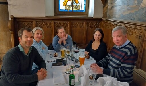 "Kontrovers, aber immer respektvoll": Unser Stammtisch im Ratskeller