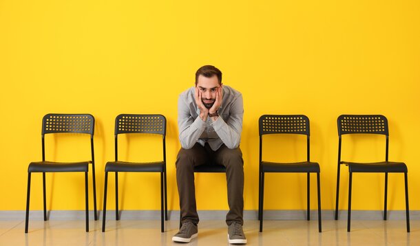 Scheinselbstständigkeit: Politik verlängert Übergangsregelung für Bildungsbereich – Millionen Solo-Selbstständige warten weiter auf Rechtssicherheit