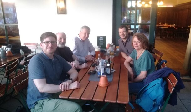 Outdoor-Stammtisch: Hallo Biergarten!
