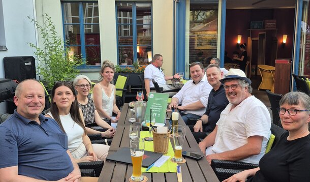 Networking ohne Agenda : Stammtisch im Biergarten