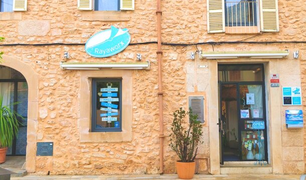 Innen Arbeit, außen Urlaub: Coworking im Rayaworx auf Mallorca