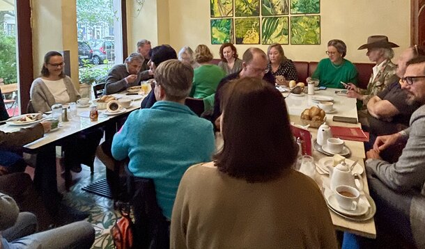 KI im Alltag - zwischen Begeisterung, Skepsis und echten Fragen : Coffee & Connect