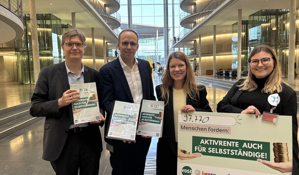 Woche der Entscheidung:So lief die Übergabe unserer Aktivrente-Petition in Berlin