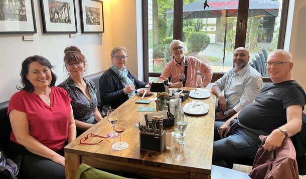 Wie ein Treffen mit Freunden : Stammtisch im Café Mautz