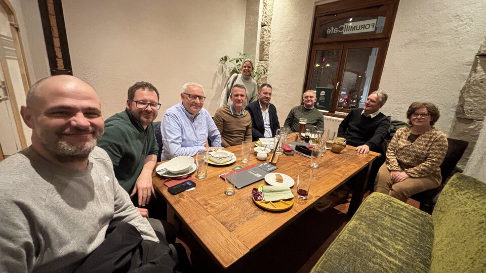 Erfolgreicher Stammtisch im Café Nua!