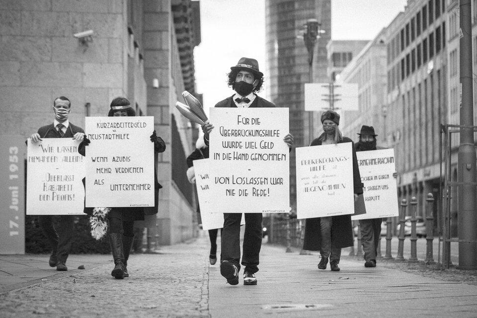 Gruppenmotiv unserer künstlerischen Protestaktion -