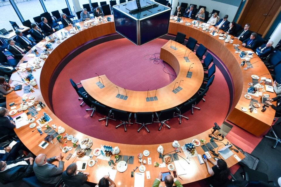 Der Runde Tisch in der Bayerischen Staatskanzlei war eckig... Hier zur Illustration ein Foto von politischen Gesprächen im Bundestag, an denen wir teilgenommen haben