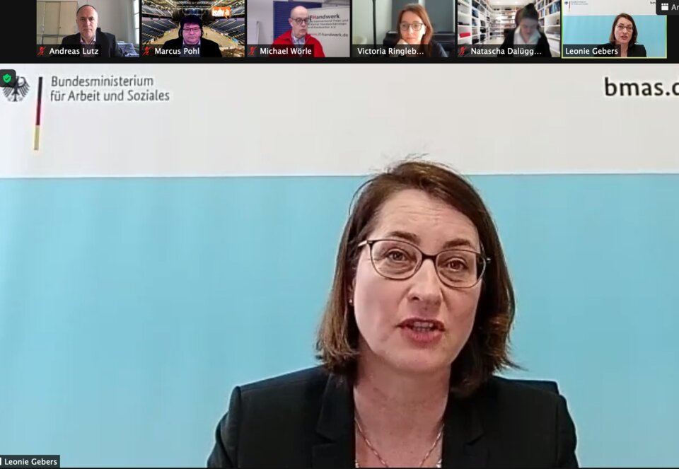 Staatssekretärin Leonie Gebers sprach 90 Minuten lang per Videoschalte mit uns