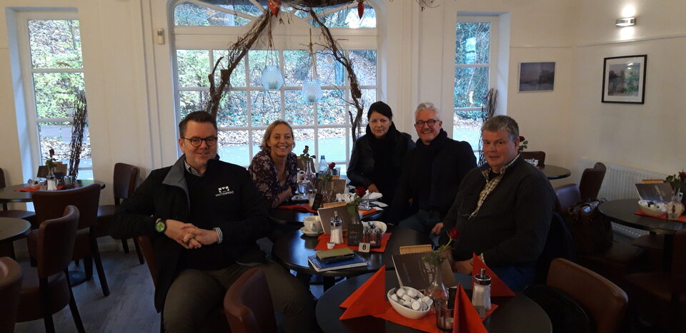 Zum zehnten Moin-Stammtisch trafen wir uns wieder im schönen Café Knops Park;