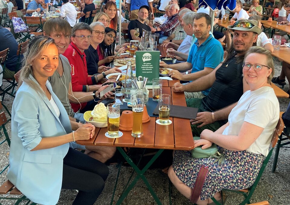 Der VGSD München lud bei bestem Wetter zum Stammtisch ins Wirtshaus ein. 