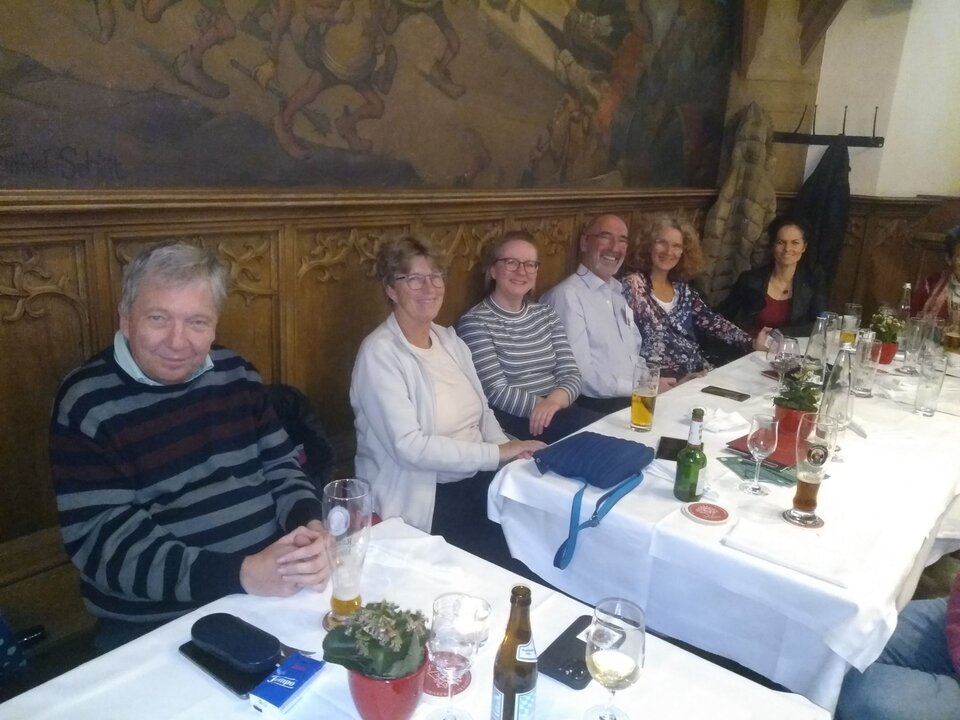 Ein netter Austausch zum Wochenausklang in bester Stimmung. 