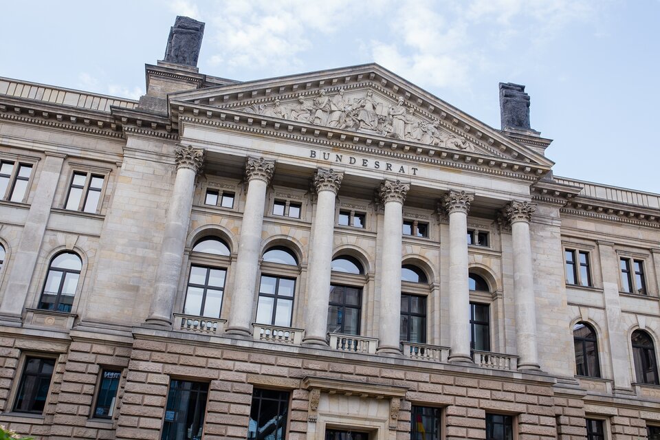 Auch seitens des Bundesrats erhöht sich der Druck auf die Regierung, eine wirksame Reform des Statusfeststellungsverfahrens herbeizuführen