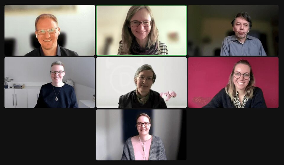 Lauter fröhliche Gesichter vor dem Rechner – die Stimmung beim morgendlichen Netzwerktreffen des VGSD Hamburg war prima! 