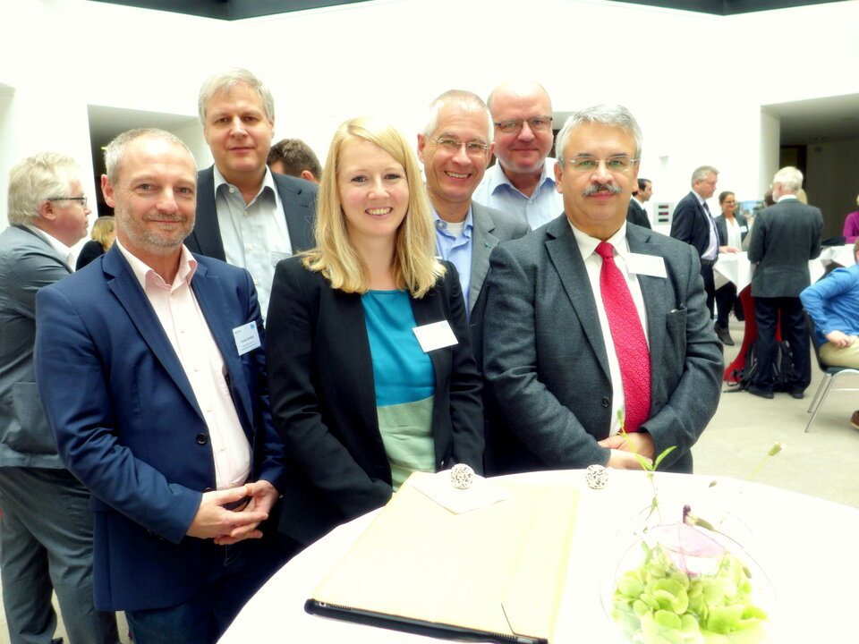 Gruppenbild mit Dame: AG Rentenpflicht - Sprecherin Kristin Müller mit (v.l.n.r.) Karsten Rehfeldt, Dirk Hermanns, Jürgen von den Driesch, Heiko Heise und Thomas Andersen