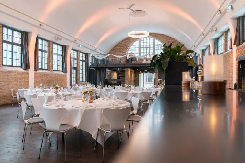 Die Färberei samt Terrasse im Kesselhaus gehört an diesem Abend uns