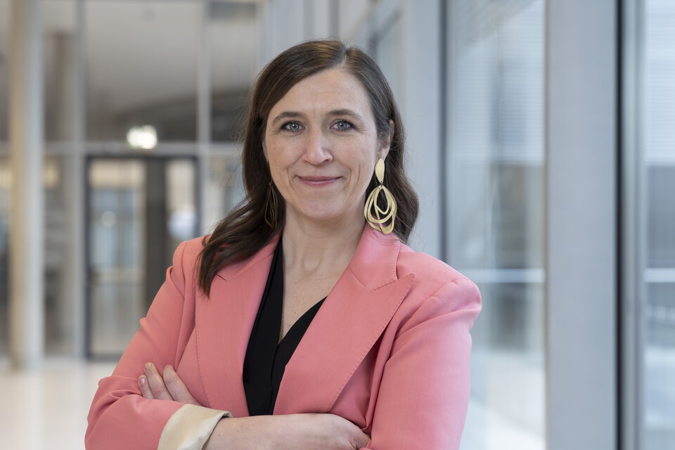 Die Hamburgerin Katharina Beck ist seit 2021 Mitglied des Bundestags, sie ist seitdem Sprecherin für Finanzpolitik und seit 2025 Leiterin des Wirtschaftsbeirats und Verantwortliche für Startups der Grünen Bundestagsfraktion.