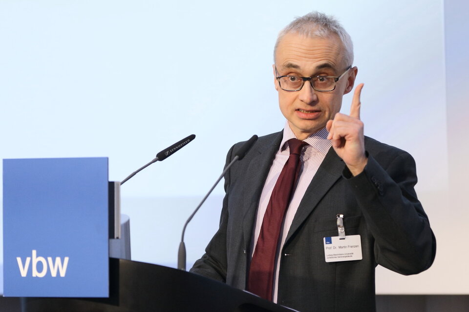 Prof. Dr. Martin Franzen, Lehrstuhl für Arbeits- und Bürgerliches Recht, LMU - hier auf einer Veranstaltung der vbw