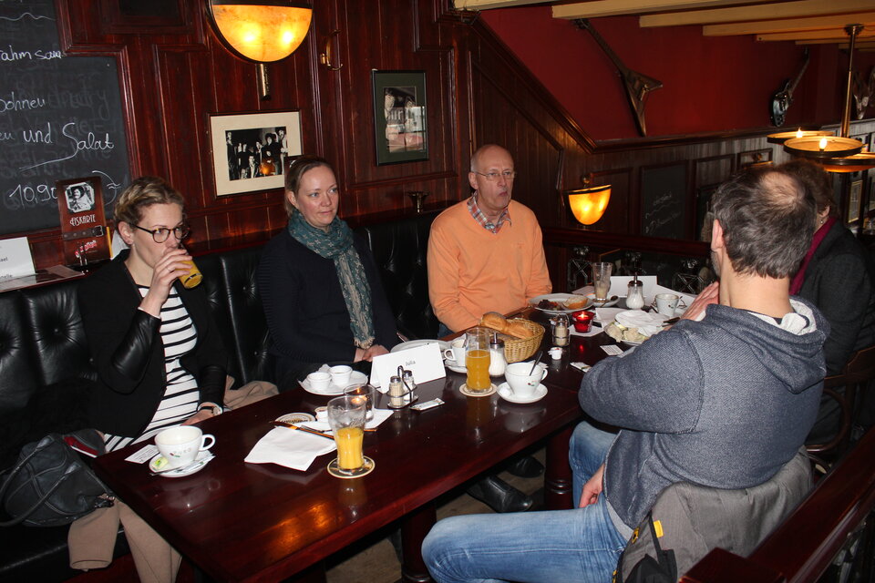 VGSD-Mitglieder unter Interessenten netzwerken zum Start in den Tag beim gemeinsamen Frühstück, Archivbild: Michael Schnelle