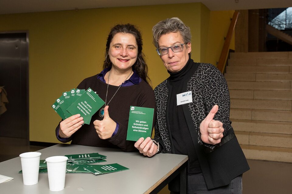 Annette Lang und Elke Koepping stellen den VGSD bei verschiedenen Veranstaltungen im November vor