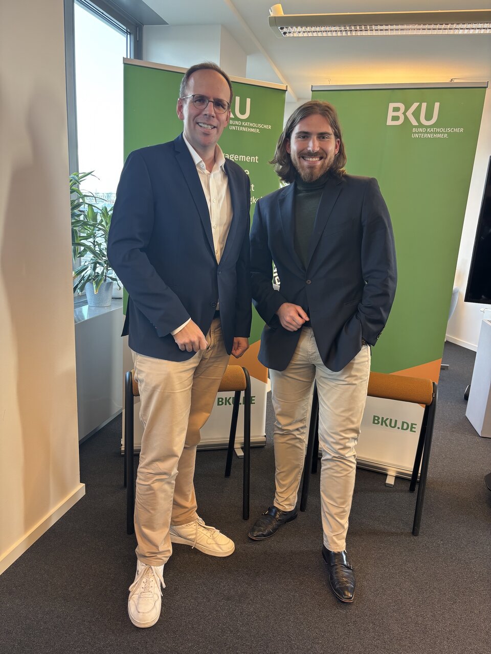 Unser politischer Leiter Jörn Freynick (l.) kam vor Ort unter anderem mit BKU-Geschäftsführer David Dekorsi ins Gespräch. 