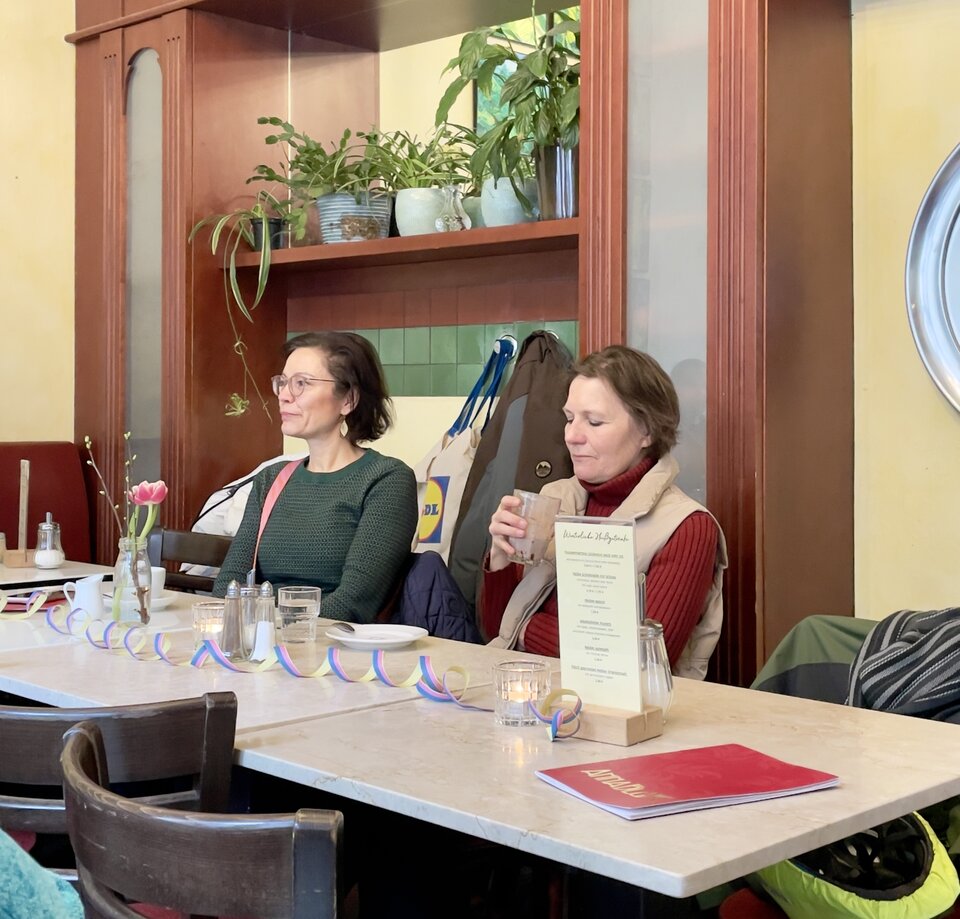 Das Business-Frühstück bietet die perfekte Gelegenheit, sich mit Gleichgesinnten zu vernetzen. 