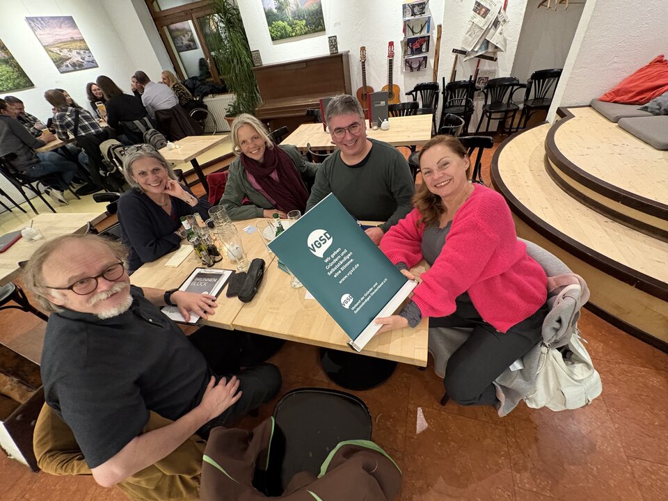 Offene Austausch und neue Kontakte beim Stammtisch in Stuttgart.