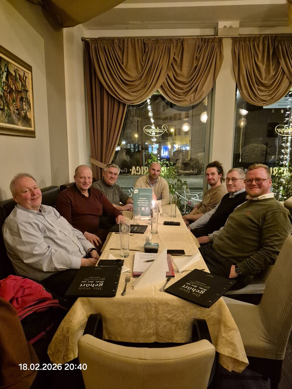 Gute essen und noch besser vernetzen: Die Teilnehmer unseres Februar-Stammtisches in Erfurt.