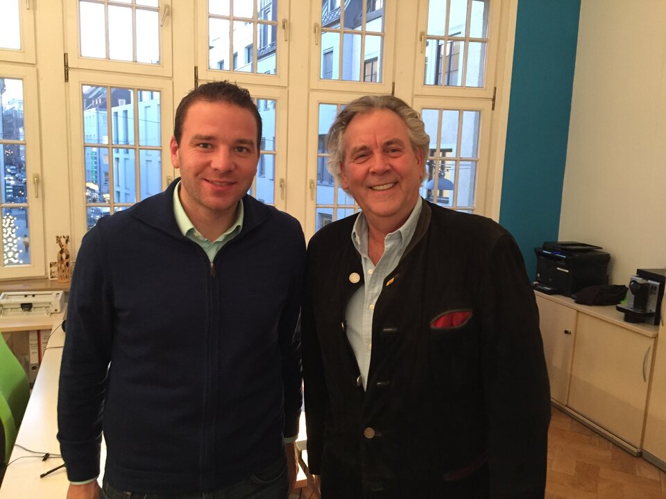 VGSD-Geschäftsführer Max Hilgarth begrüßt Albert Duin im Büro des VGSD