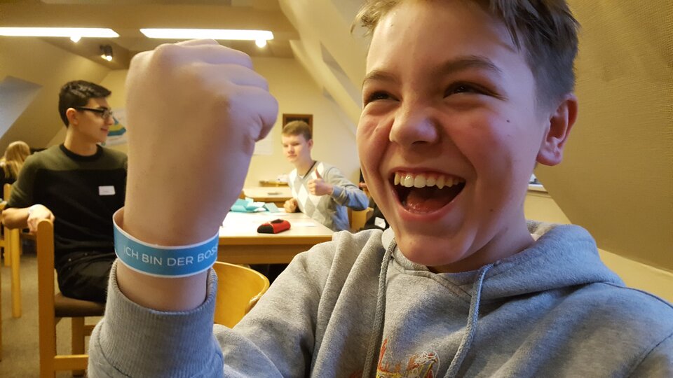 So gut fühlt sich Selbstwirksamkeit an: In den Futurepreneur-Projekten machen sich die Jugendlichen mini-selbstständig. Von der ersten Idee bis hin zum selbstverdienten Geld sind sie dabei ihr eigener Boss.