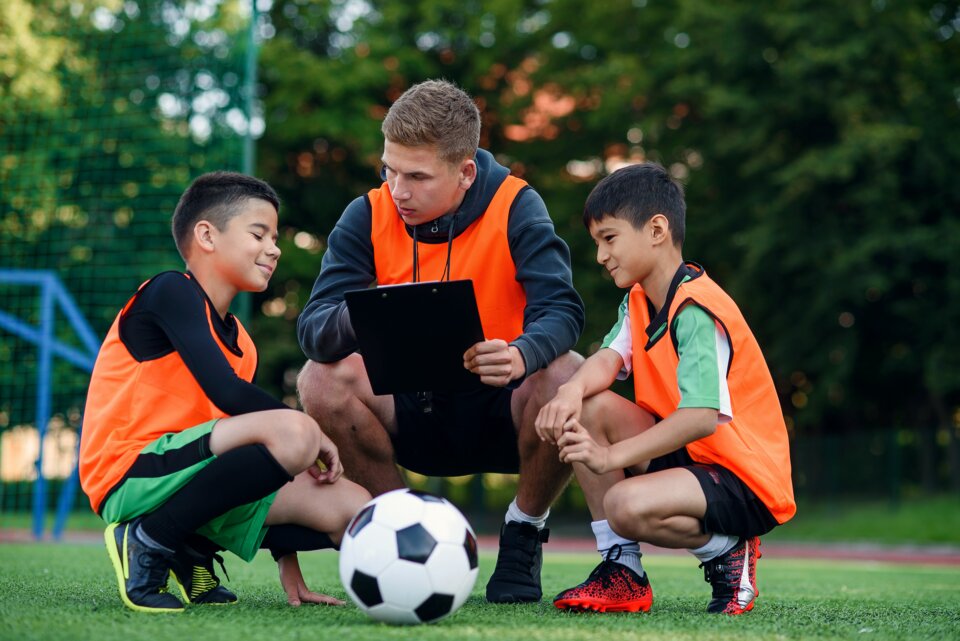Mit dem Mustervertrag können Übungsleiter mit Kindern beim Fußballtraining mit relativ großer Rechtssicherheit als freie Mitarbeiter beschäftigt werden