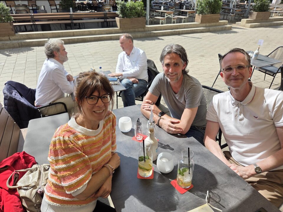 Mittagessen an der Weser mit neuem Orga-Team: Tim Gloystein und Uwe Meyer (Joachim Störmer weilt in Berlin)