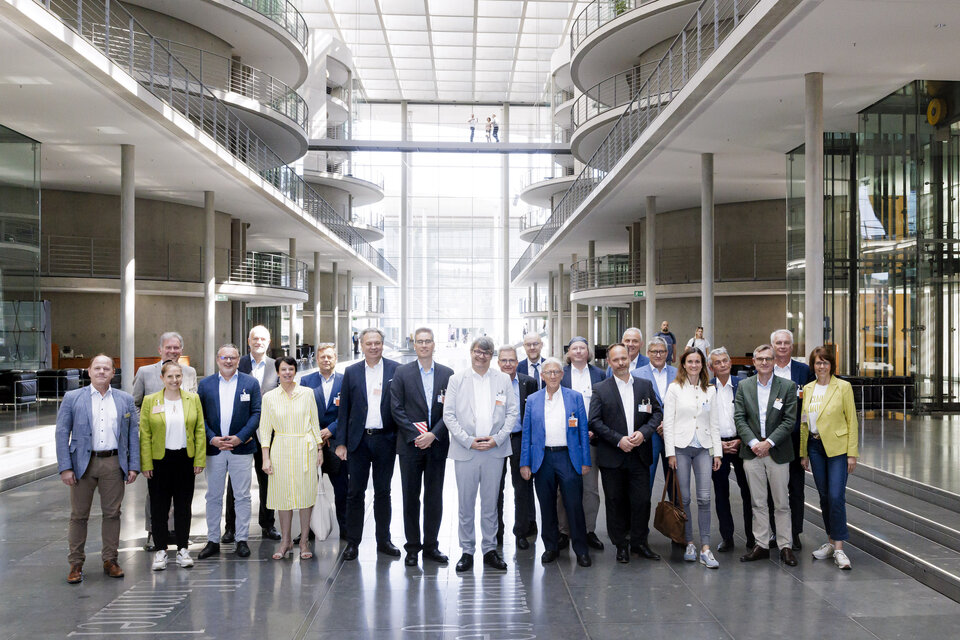 Gruppenbild der mehr als 20-köpfigen Delegation