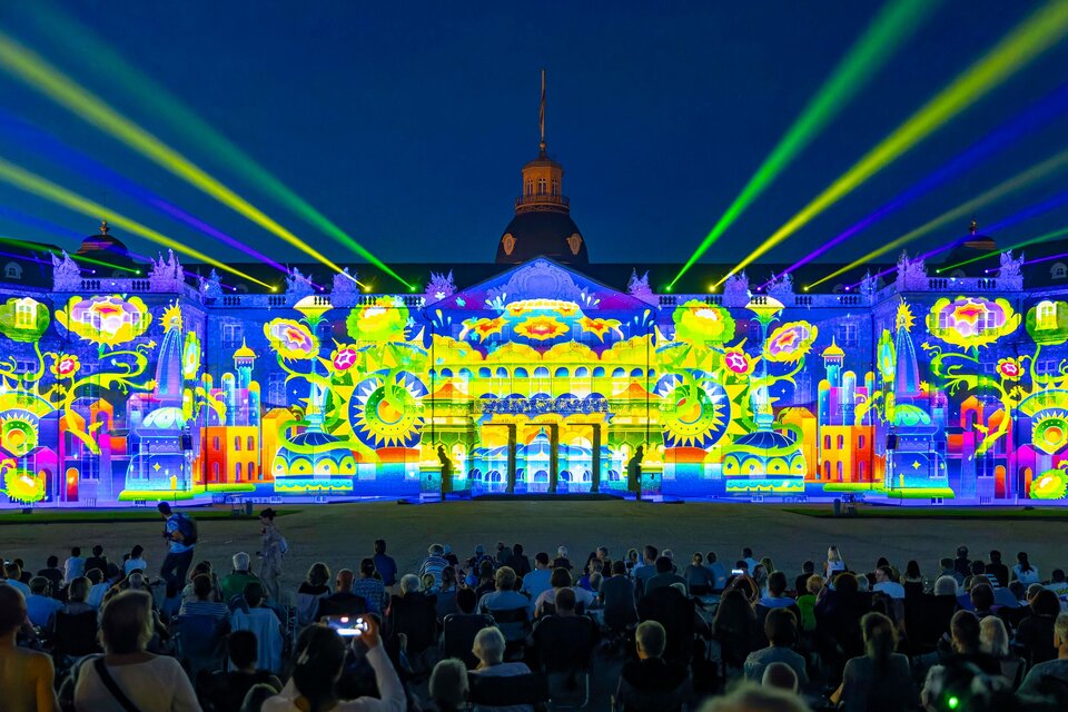 Atemberaubend und kostenlos: Die Schlosslichtspiele sind eines der Highlights in Karlsruhe