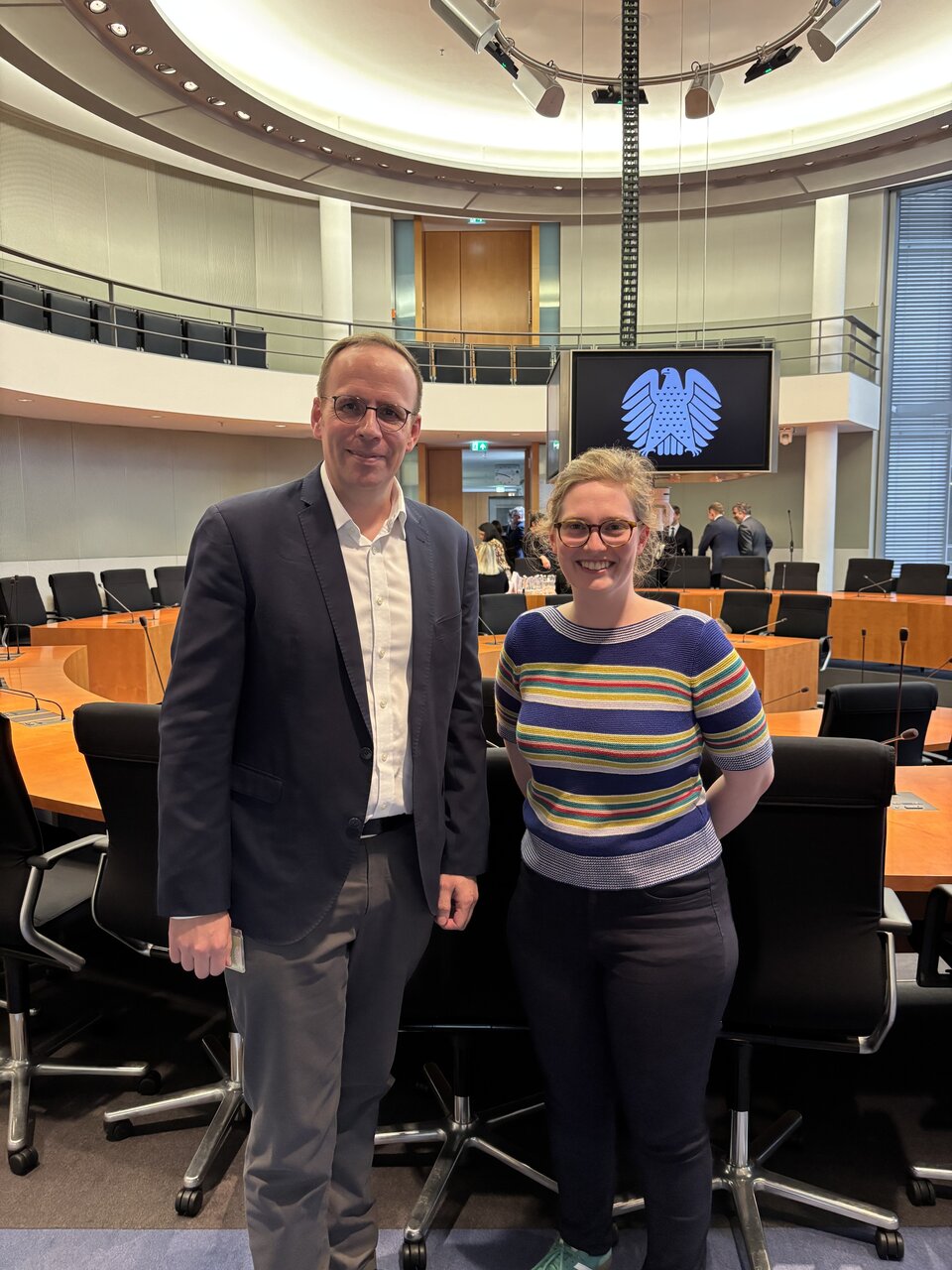 Im VGSD Politik-Tagebuch findest du regelmäßige Updates zu unserer politischen Arbeit. Hier: Unser politischer Leiter Jörn Freynick mit der Abgeordneten Karoline Otte (Grüne) bei einer Anhörung zum Steuerberatergesetz.