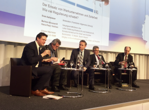 MdB Zech, Gewerkschafter Wechsler, Moderator Astheimer, Arbeitgeber-Chef Brossardt und ganz rechts Hans-Peter Viethen (BMAS)