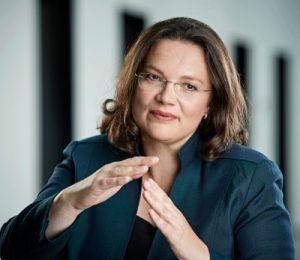Auf Kollisionskurs mit der Realität? Die Rentenprognosen von Andrea Nahles enden im falschen Moment. Foto: BMAS/Werner Schuering